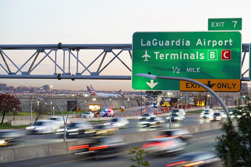 US airlines cancel 1,200 flights Tuesday as government shutdown continues