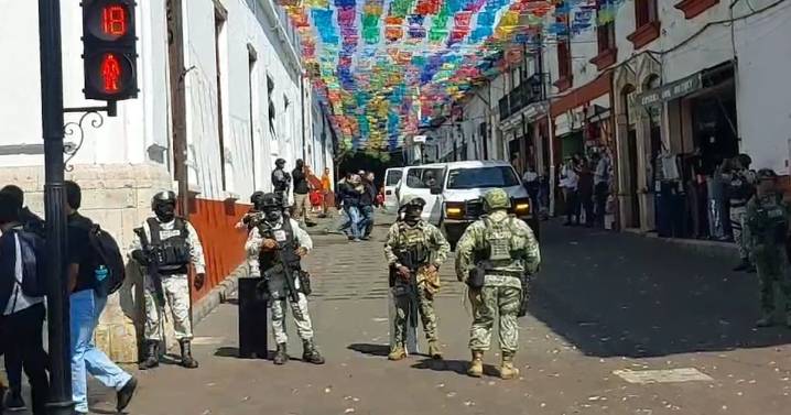 Detienen a seis escoltas de Carlos Manzo, tras presuntas irregularidades en el crimen