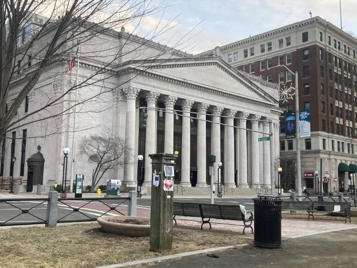 Ex-CT state rep. pleads guilty in extortion case