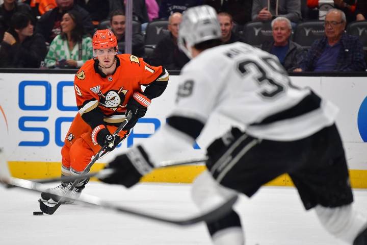 Deadspin | Ducks rally to beat Kings in shootout