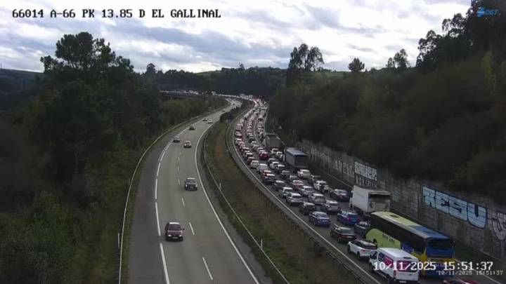 Dos heridos graves por un accidente de tráfico en Llanera