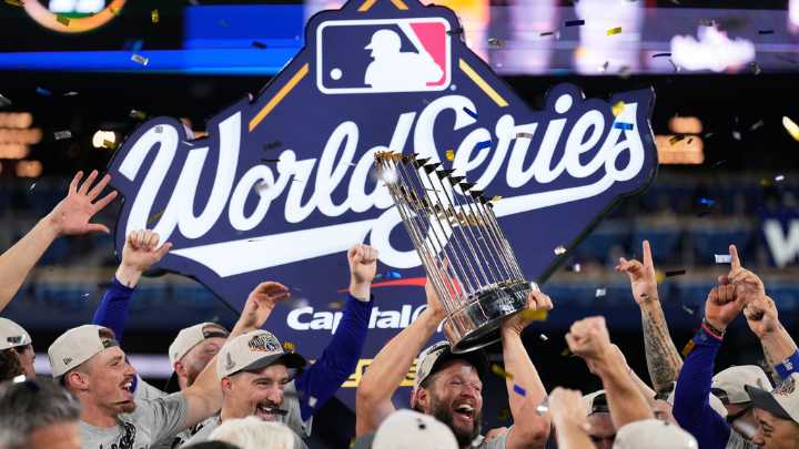 Smith’s homer in 11th lifts Dodgers over Blue Jays 5-4 to become first repeat champion in 25 years