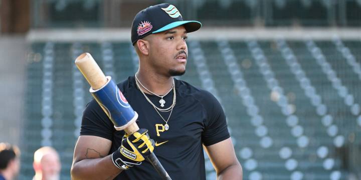 Pirates add Esmerlyn Valdez, other top prospects to 40