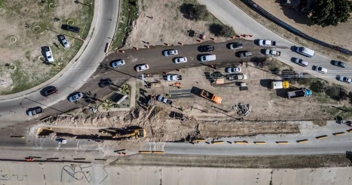 Cierran tramo de Vía Rápida Oriente por socavón