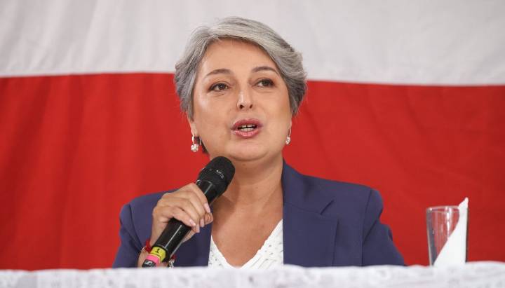 Jara endurece el tono contra Kast y lo califica de "autoritario" y acusa que "denosta al que piensa distinto"