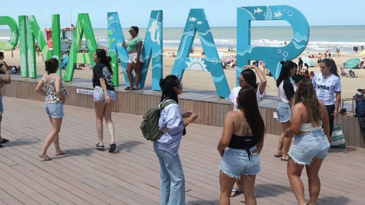 Milei destacó los numeros del turismo durante el fin de semana largo y replicó mensajes de Daniel Scioli