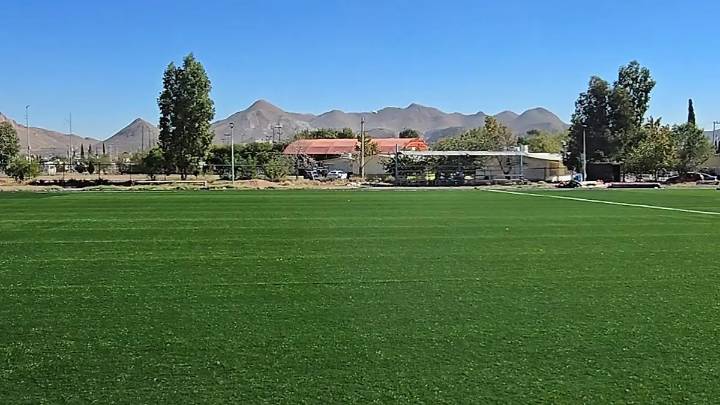 Avanza 50 por ciento rehabilitación de cancha en Secundaria Técnica 77 y terminan el campo “Rigo González”