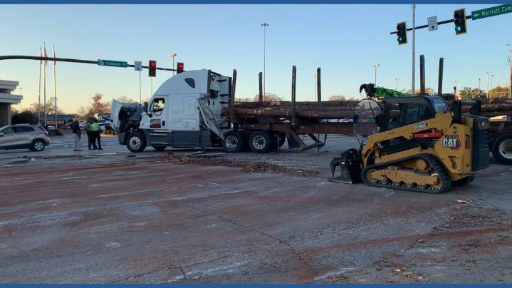 Northbound lanes on Coliseum Drive in East Macon closed after semi-trailer crash, sheriff's office says