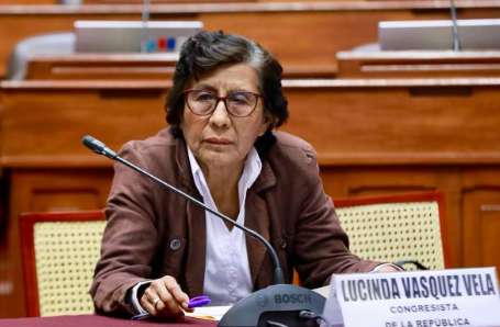 Comisión de Ética evaluará este lunes denuncia contra Lucinda Vásquez