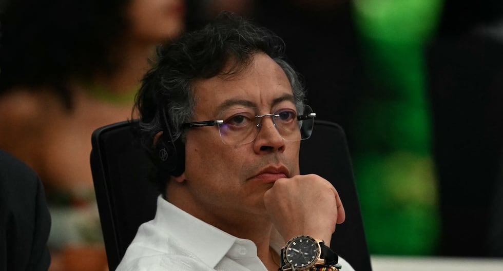 Gustavo Petro: Abren investigación al presidente de Colombia por llevar a un acto público a jefes de bandas criminales | Medellín | La Oficina 