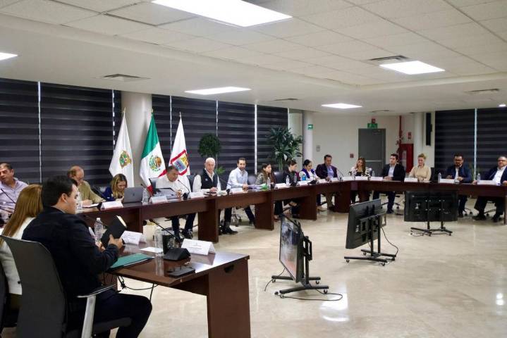 Cabildo avala orden del día para Primer Informe de Román Cepeda