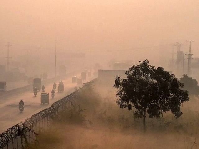 LHC orders smoke-belching vehicles off Lahore roads