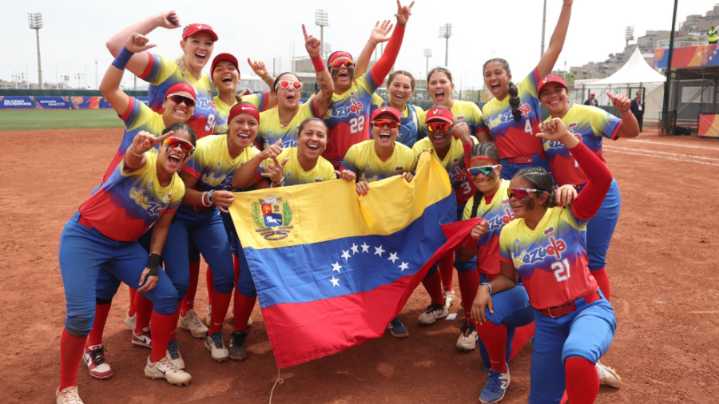 Softbol femenino de Venezuela sigue invicto y conquista oro en Juegos Bolivarianos 2025