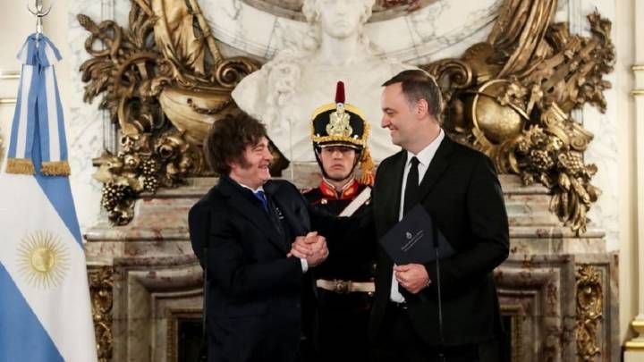 Nuevo jefe de Gabinete: Manuel Adorni asume el cargo y avanza en la designación de su equipo