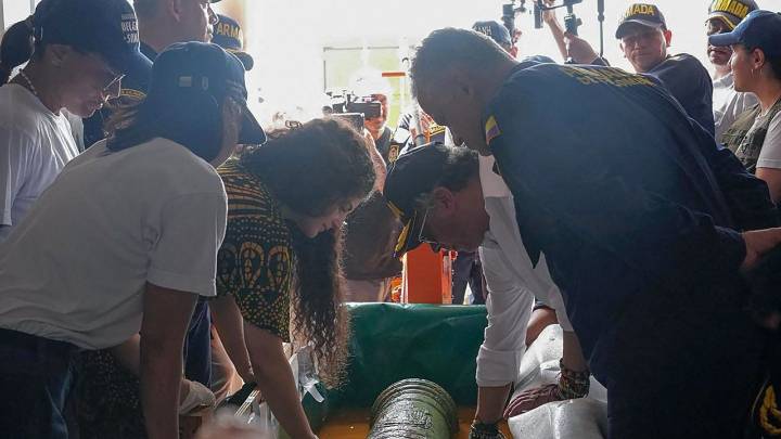 Gobierno colombiano revela por primera vez cuáles fueron los objetos hallados en un galeón español hundido en el siglo XVIII