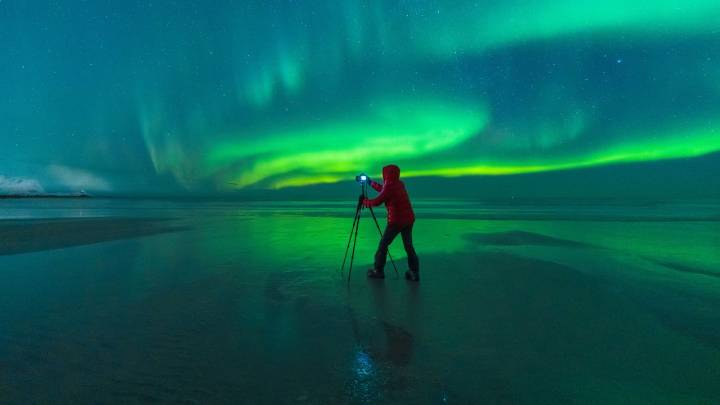 ¿Por qué las auroras boreales se ven diferentes en las fotografías? La explicación científica detrás de este sorprendente fenómeno