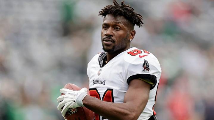 Ex-NFL star Antonio Brown arrested on attempted murder charge in Miami shooting
