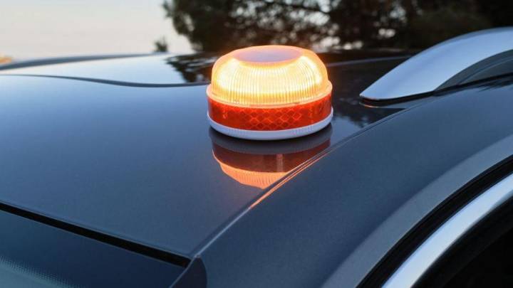 5 balizas de emergencia V16 que están de oferta y arrasan en AliExpress: 100% homologadas para proteger tu coche en 2026