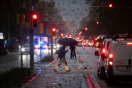 Las intensas lluvias en Cataluña obliga a cortar carreteras, suspender vuelos y cancelar clases en las universidades