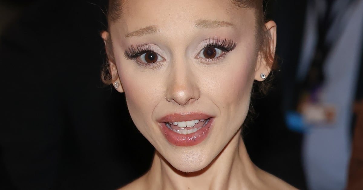 Intruder Who Grabbed Ariana Grande at ‘Wicked’ Premier Jailed