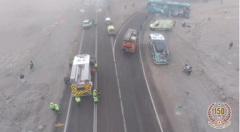 Cuatro fallecidos y 15 lesionados deja violenta colisión entre dos buses y un camión en la Ruta 5 Norte