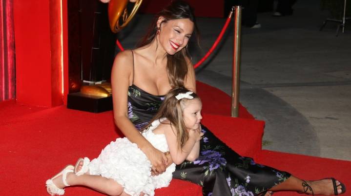 ¡Qué lindas! Pampita y Ana García Moritán posaron juntas con elegantes looks navideños
