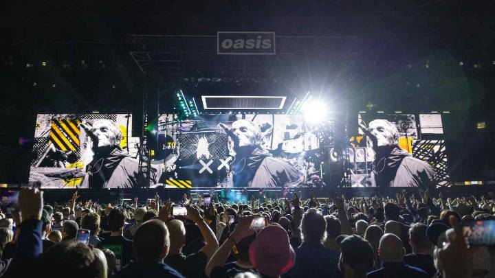 Sydney Oasis fans urged to catch public transport to sold-out shows with 140,000 concertgoers expected to flood precinct