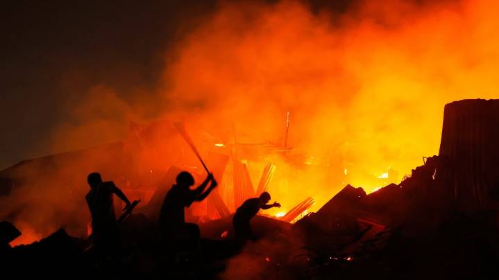 Thousands are left homeless by a fire in a Bangladesh slum