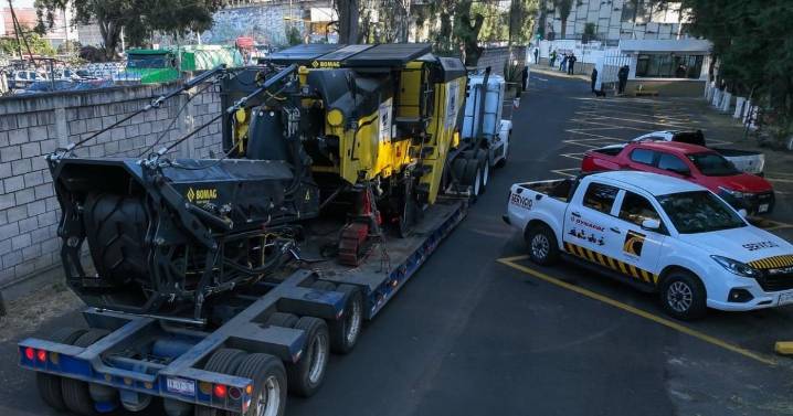 Adiós a los baches: Sheinbaum activa trenes de pavimentación en Edomex