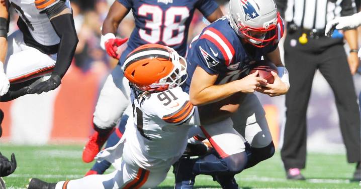 Browns, Wright agree to 3-year, $33 million contract extension