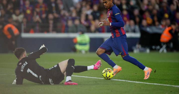 Raphinha hace que el Barcelona duerma líder (3