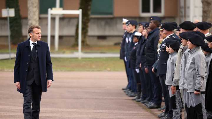 Presidente Emmanuel Macron anuncia un nuevo servicio militar voluntario en Francia para jóvenes de 18 y 19 años a partir de 2026: así funcionará