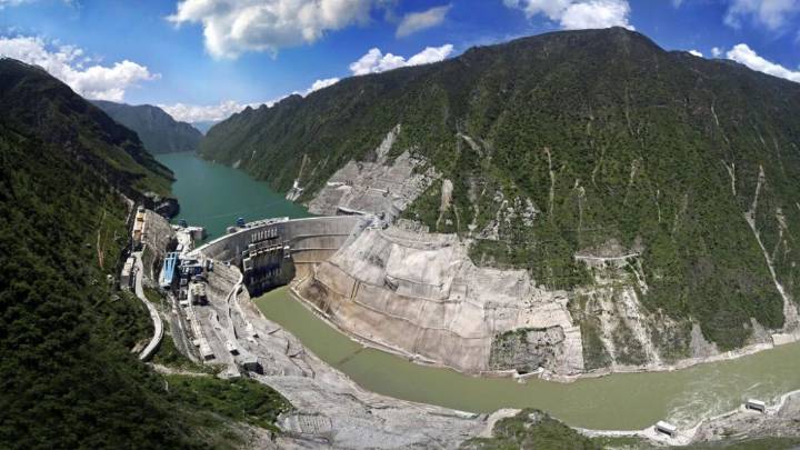 China se despide del sol y el viento con una construcción que alcanza la altura de la Torre Eiffel