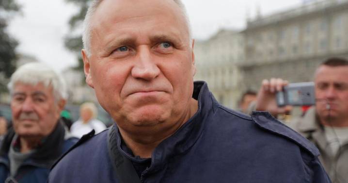 Belarusian politician Mikola Statkevich returned to prison after refusing 'forced deportation'
