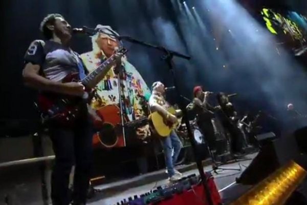 Cumbre rockera y agite contra Milei: Miguel Cantilo, Ciro y otros hicieron “La Marcha de la Bronca” junto a Divididos