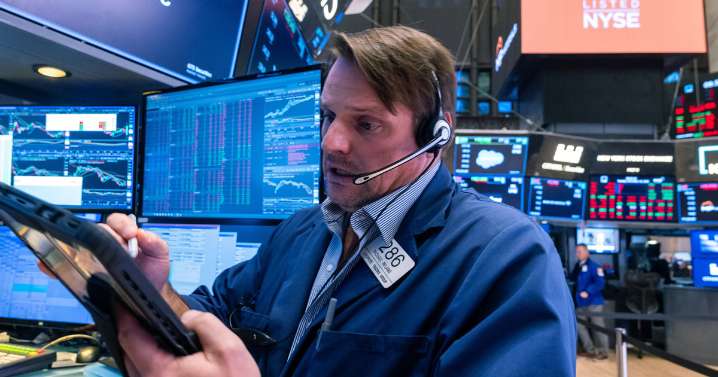 Stock market wobbles as tech sells off