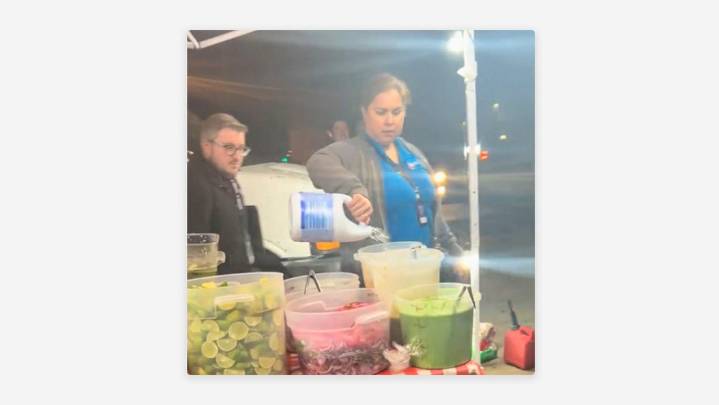 Inspectora destruye comida con cloro en un puesto de tacos en EE.UU. (VIDEO)
