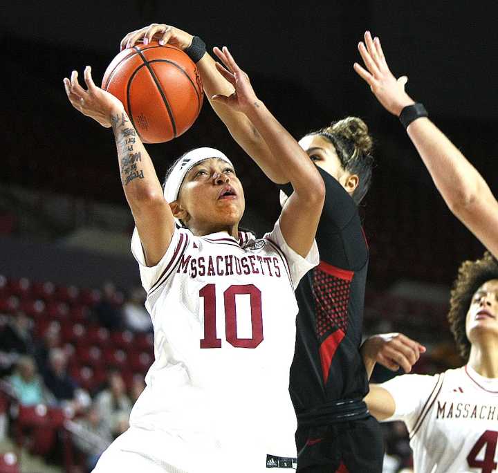 McKayle propels undefeated UMass women’s basketball past Harvard