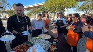 Preparan cena de Thanksgiving para migrantes y personas sin hogar en Tijuana