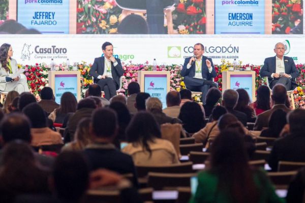Augura en el Congreso Nacional Agropecuario: El banano como eje de la agenda campo 2026