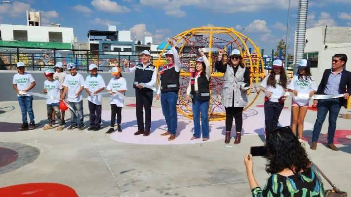 Gobernador y alcalde inauguran parque infantil en Zamora