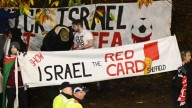 Protestas y varios detenidos afuera de un partido de fútbol en Inglaterra donde se prohibió a aficionados israelíes