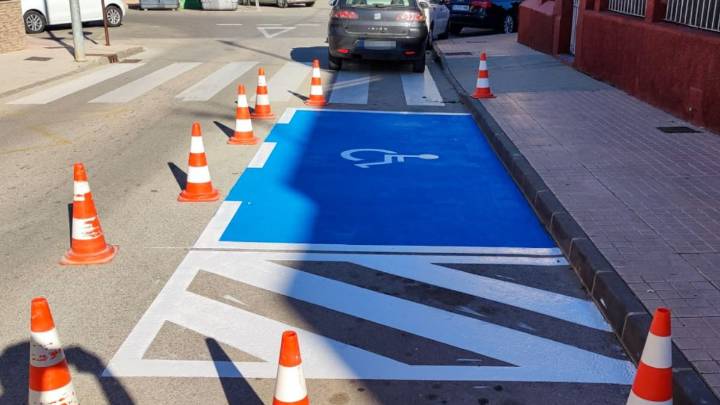 "Hay gente que aparca en mi plaza y me ignora si le digo que no puede": la realidad de las personas con movilidad reducida