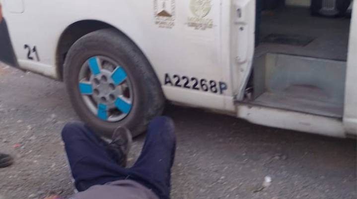 Atropella Ruta a un hombre en Cuautla; le pasa por encima de las piernas