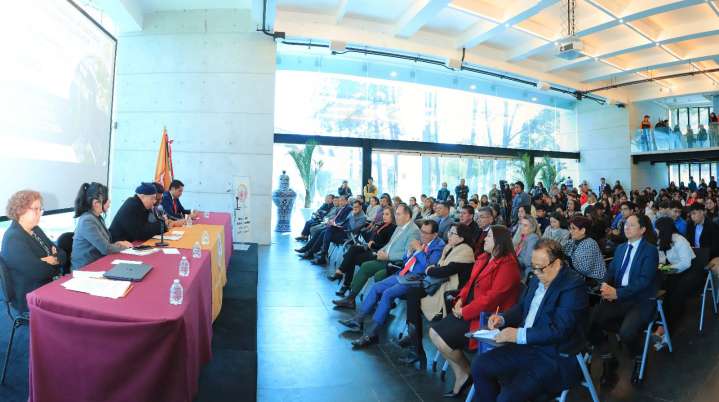 Especialistas analizan el impacto social y cultural de la Torre de Rectoría: UATx