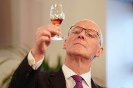 Swinney to raise whisky deal in talks with US ambassador