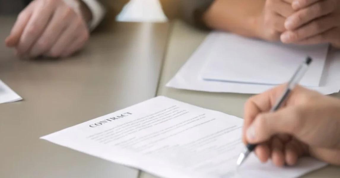 Denuncian ante Contraloría contratos sin respaldo de funcionarios y pagos sin justificación en La Reina