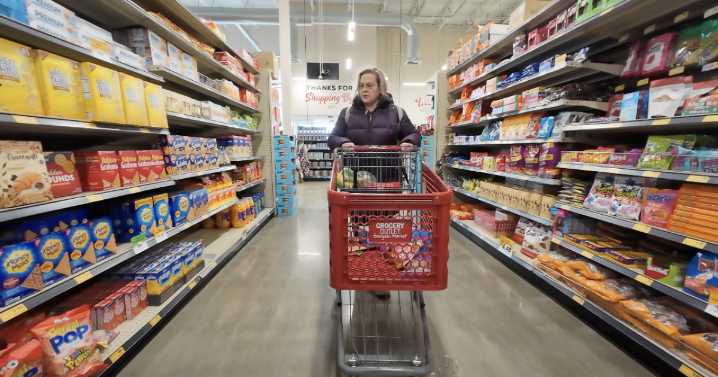 Last-minute grocery run? Here's what's open on T'Giving