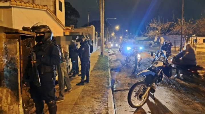 La Policía anunció que realizó multiplicidad de operativos en tres barrios de Concordia con varios detenidos e identificados.