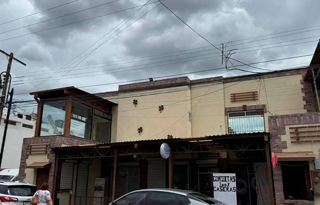 Golpea y amenaza representante financiera de Solaris a familia; acuden a cobrar adeudo